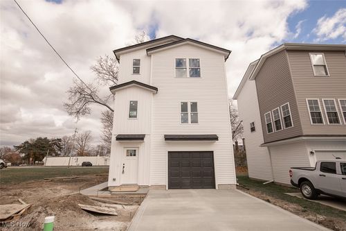 1053 Peach Blvd, Willoughby, OH, 44094-7152 | Card Image