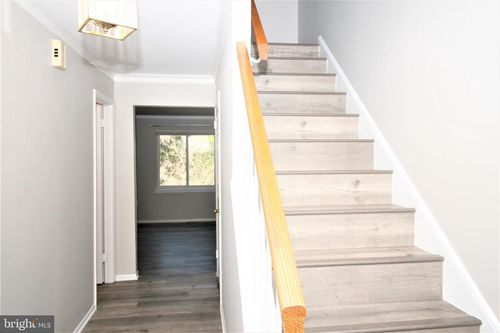 8943 Centerway Rd, GAITHERSBURG, MD, 20879-1802 | Card Image