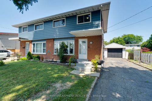 17 Ronaldshay Ave, Hamilton, ON, L9A3B2 | Card Image