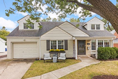 27 Indian Dr, Clarendon Hills, IL, 60514-1117 | Card Image