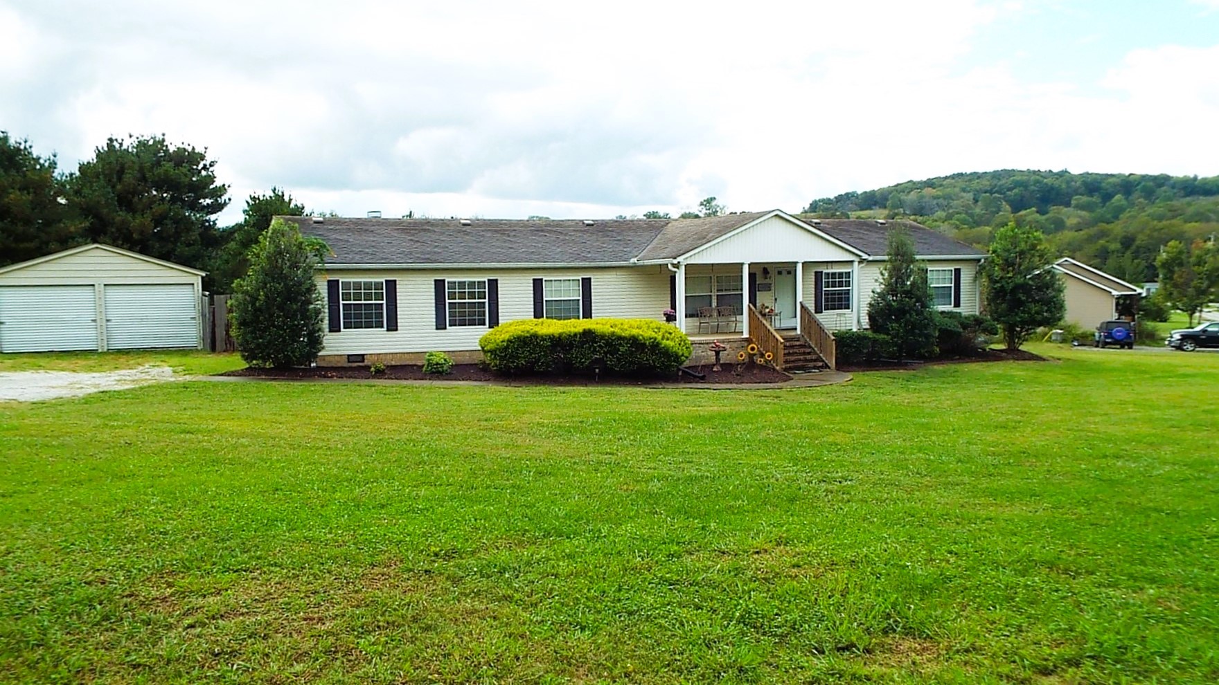 Callie Ln, Gordonsville, TN 38563