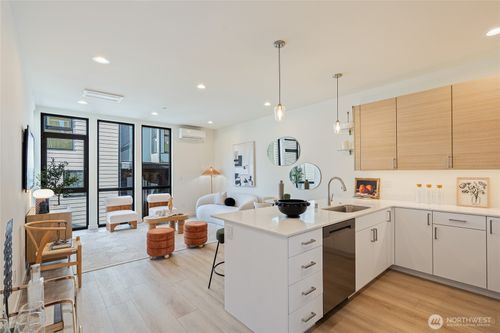 a-11231 Greenwood Ave N, Seattle, WA, 98133-8612 | Card Image