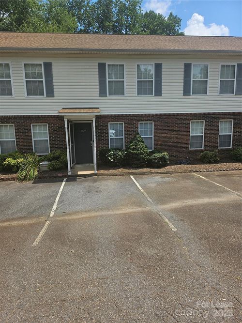 1527 20th Ave Ne, Hickory, NC, 28601-2184 | Card Image
