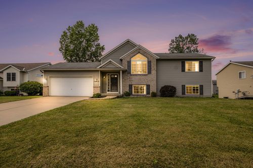 10913 Douglas Dr, Allendale, MI, 49401-7404 | Card Image