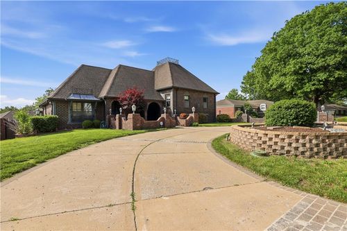 16701 E George Franklyn Dr, Independence, MO, 64055-3818 | Card Image