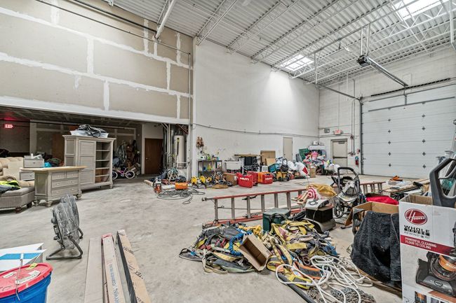 Shop features 20" ceilings | Image 12