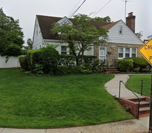 92 Melvin Ave, West Hempstead, NY, 11552-4141 | Card Image