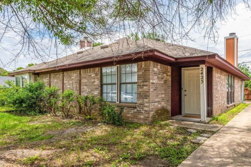 2425 Summer Place Dr, Arlington, TX, 76014-1909 | Card Image