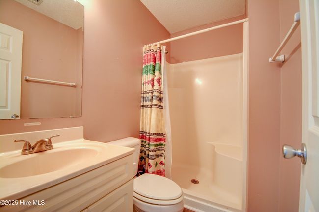 Hall bath second floor | Image 29