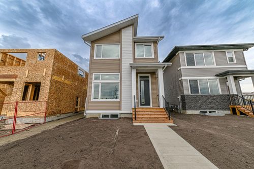 8725 Copperwood Road, Home with 3 bedrooms, 2 bathrooms and 2 parking in Grande Prairie AB | Card Image