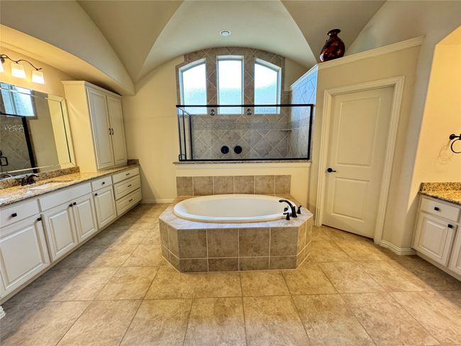 Master bathroom | Image 9