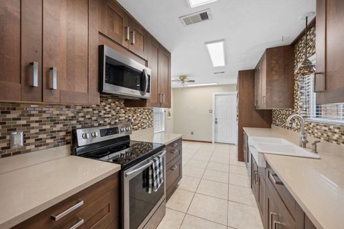 2327 Colonial Ridge Dr, Friendswood, TX, 77546-2605 | Card Image