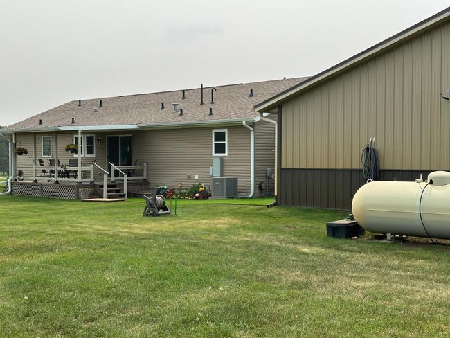 Rear covered deck | Image 17