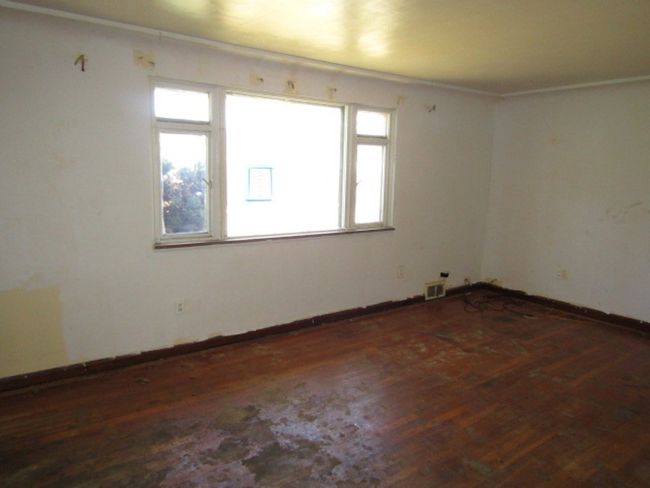 11 Raymond St, House other with 3 bedrooms, 1 bathrooms and 1 parking in Dravosburg PA | Image 7