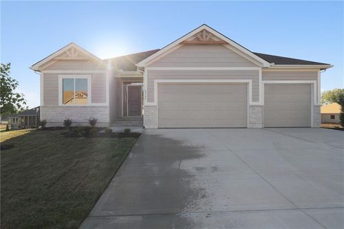 2353 Ne Colonnade Ave, Blue Springs, MO, 64029-7705 | Card Image