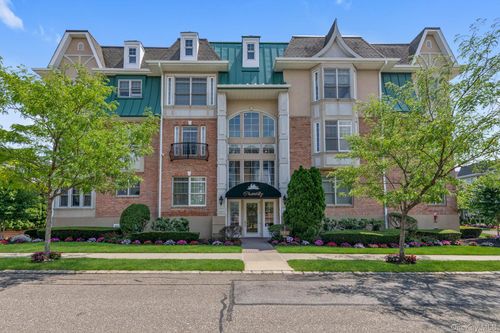 348 Trotting Ln, Westbury, NY, 11590-6616 | Card Image
