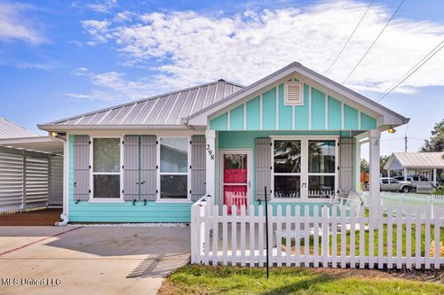 298 Union St, Bay Saint Louis, MS, 39520-4330 | Card Image