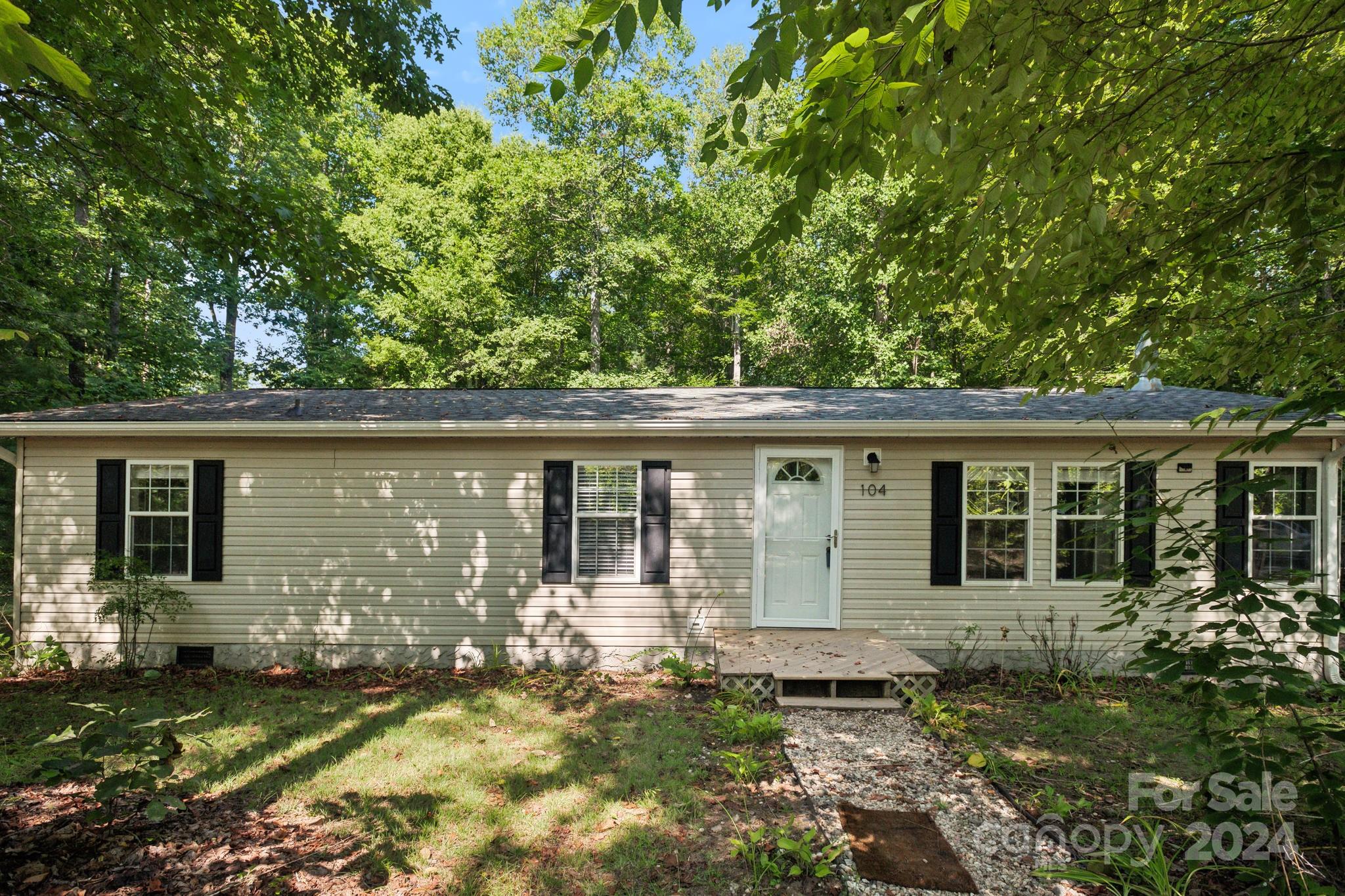 Cane Crest Cir, Fairview, NC 28730