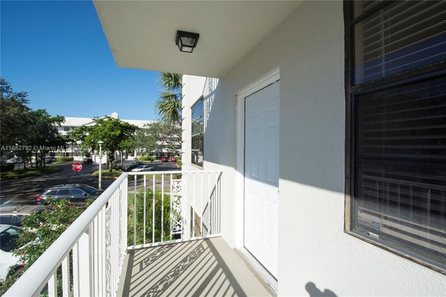 APT-201 - 1717 Whitehall Dr, Condo with 2 bedrooms, 2 bathrooms and null parking in Davie FL | Image 17
