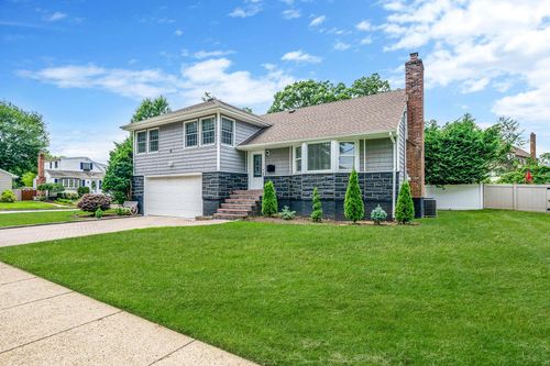 5 Pickett Ct, Malverne, NY, 11565-1027 | Card Image