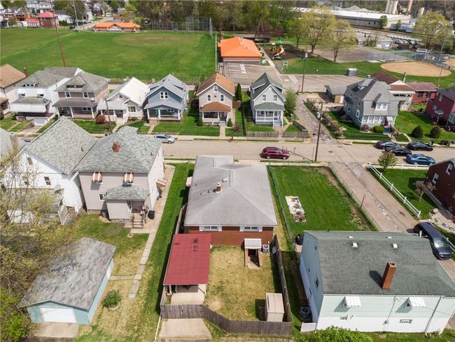 185 Center St, House other with 3 bedrooms, 2 bathrooms and 2 parking in Springdale PA | Image 6