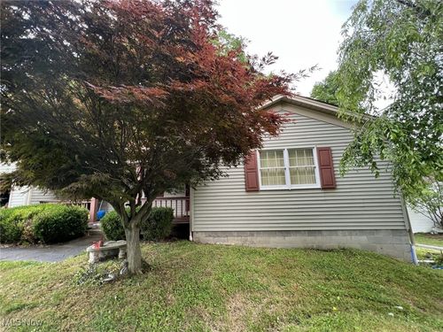 2860 Decamp Rd, Youngstown, OH, 44511-1240 | Card Image