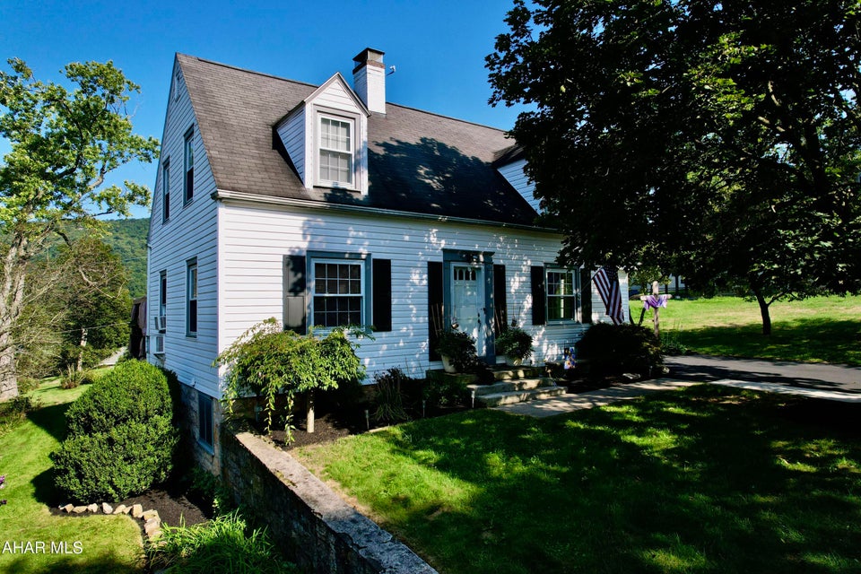 Juliana St, Bedford, PA 15522
