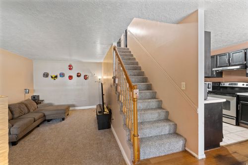 165 W Pheasantbrook Dr, Centerville, UT, 84014-1453 | Card Image