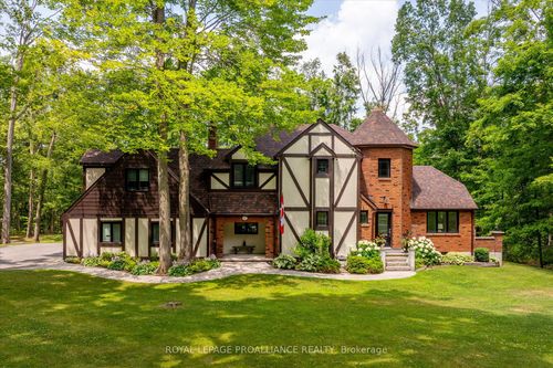 642 Dinsdale St, Bridgenorth, ON, K0L1H0 | Card Image