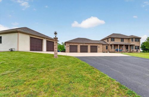 W6383 Hackbarth Rd, Fort Atkinson, WI, 53538-8914 | Card Image