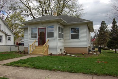 653 Jay St, Elgin, IL, 60120-7974 | Card Image