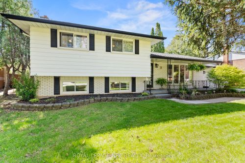 21 Upper Canada Dr, Niagara on the Lake, ON, L0S1J0 | Card Image
