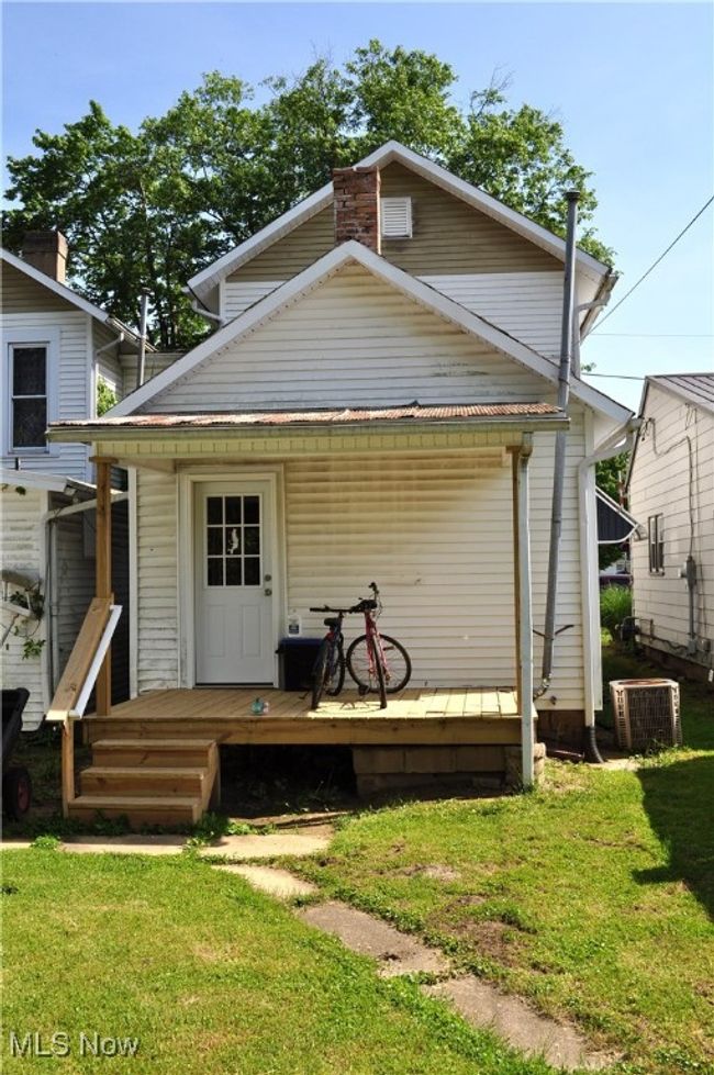 82 W 1 St St, House other with 5 bedrooms, 2 bathrooms and null parking in Frazeysburg OH | Image 13