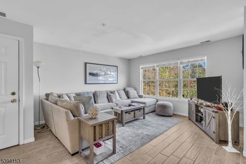 3306 Appleton Way, Whippany, NJ, 07981-1768 | Card Image