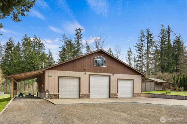 2700 sq ft shop with LIVING Area and carport | Image 30