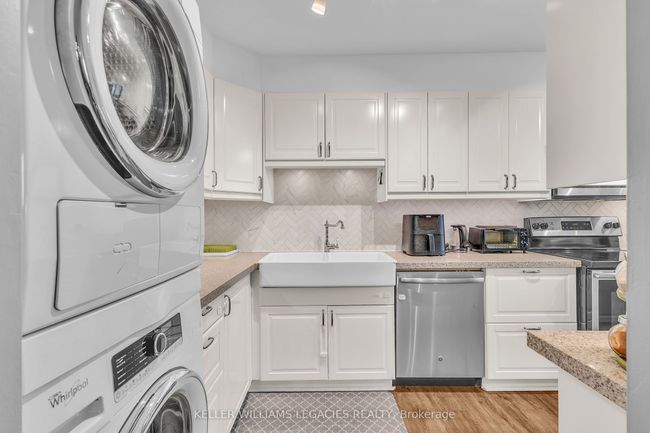 2001 - 1 Massey Sq, Condo with 2 bedrooms, 1 bathrooms and null parking in East York ON | Image 5