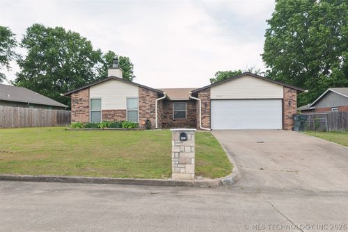 2307 E Fieldstone Street, Okmulgee, OK, 74447 | Card Image