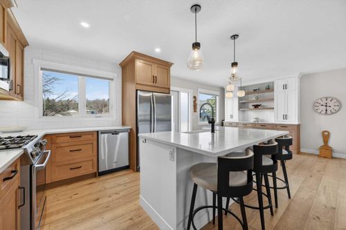 8927 48 Ave Nw, Calgary, AB, T3B2B5 | Card Image