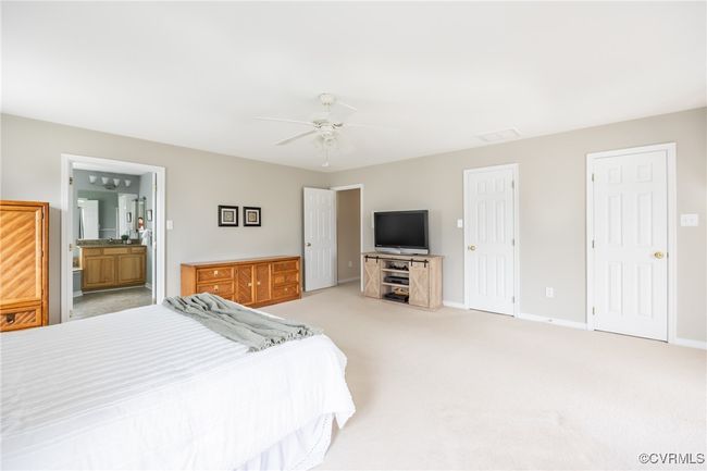 Two walk-in closets | Image 28
