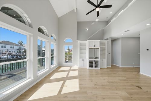 13745 Tajamar St, Corpus Christi, TX, 78418-6056 | Card Image