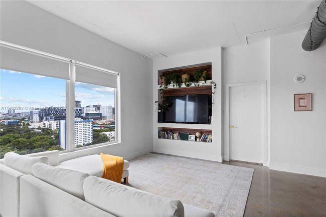 APT-1715 - 10 Sw South River Dr, Condo with 2 bedrooms, 1 bathrooms and null parking in Miami FL | Image 5