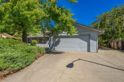 2064 Stonybrook Drive, House other with 3 bedrooms, 2 bathrooms and null parking in Red Bluff CA | Image 2