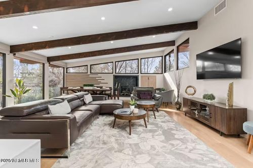 1960 Iris Ln, Sedona, AZ, 86336-4520 | Card Image
