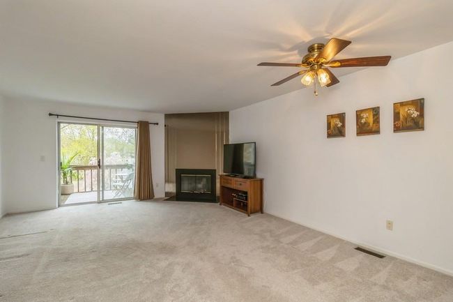 Sliding doors to balcony | Image 13
