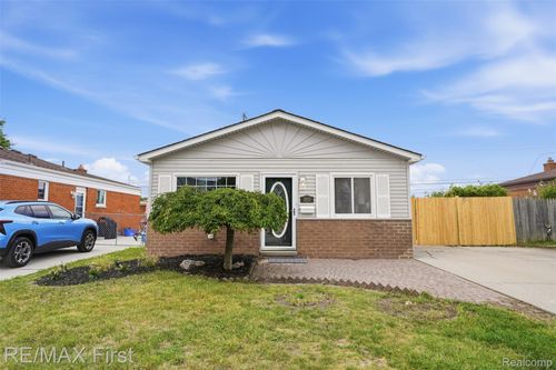 28005 Gladstone Street, St Clair Shores, MI, 48081 | Card Image