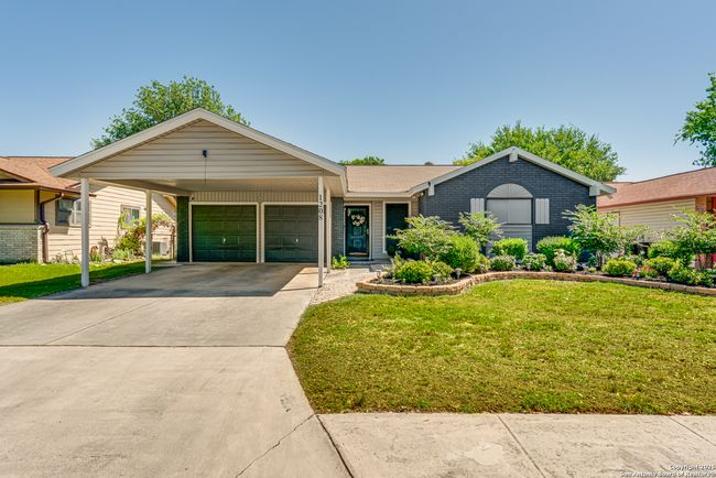 1208 Colony Dr, House other with 3 bedrooms, 2 bathrooms and null parking in Schertz TX | Image 4