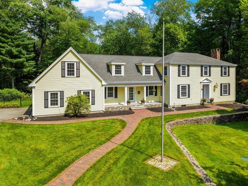 17 Townsend Rd, Lynnfield, MA, 01940-1624 | Card Image