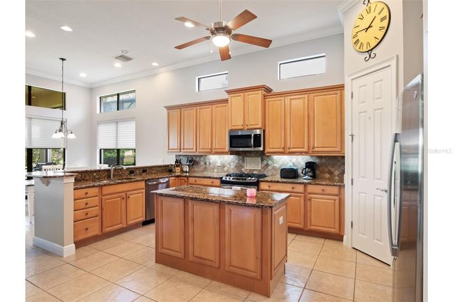 Walk-n pantry, 42'" cabinets with granite and tile backsplash. | Image 9
