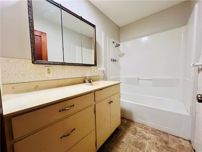 211 W 22 Nd St, House other with 2 bedrooms, 1 bathrooms and null parking in Higginsville MO | Image 9