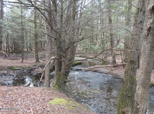 201 Saw Mill Rd, Greentown, PA, 18426-4423 | Card Image